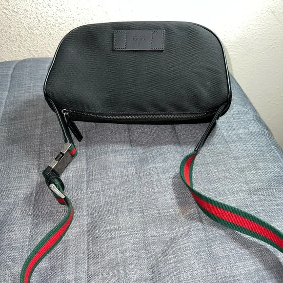 NEW AUTHENTIC GUCCI Black Techno Canvas Belt Bag